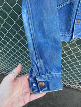 Women's vintage 1970's Wrangler, Made in USA long sleeve button up medium wash denim jacket with brass hardware and pockets.