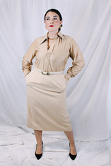 Women's vintage 1980's large sized tan beige colored pencil skirt with a midi length. Has two side pockets and zipper closure. Wool material and fully lined.