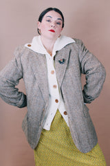 Men's vintage 1960's Harris Tweed, Made in Scotland label size large brown wool tweed blazer with buttons and two front pockets.