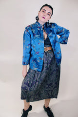 Women's vintage 1960's long sleeve vibrant blue satin robe jacket with a mandarin collar and overall ditsy print.
