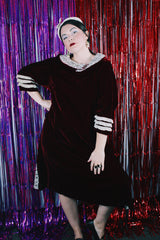 Women's vintage 1960's long sleeve knee length maroon red velvet dress. Has a rounded peter pan collar with white lace trim