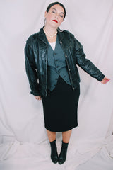 Women's vintage 1980's long sleeve black leather lightweight jacket. Dolman fit and snap buttons.