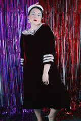 Women's vintage 1960's long sleeve knee length maroon red velvet dress. Has a rounded peter pan collar with white lace trim