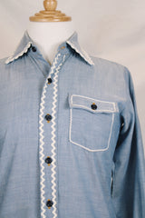 Women's vintage 1970's JCPenney Plain Pockets label long sleeve light blue chambray denim button up top with white applique trim and large graphic of mouse on back