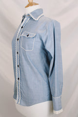 Women's vintage 1970's JCPenney Plain Pockets label long sleeve light blue chambray denim button up top with white applique trim and large graphic of mouse on back