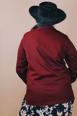 Women's or men'd vintage 1970's size medium long sleeve maroon color button up lightweight western style jacket with pockets and contrast stitching.