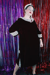 Women's vintage 1960's long sleeve knee length maroon red velvet dress. Has a rounded peter pan collar with white lace trim