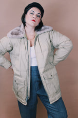 Women's or men's vintage 1980's Tempco Down Insulated, By Tempo Quilters, Seattle, Made in the USA label size large tan colored zip up puffer jacket with grey faux fur trim collar.