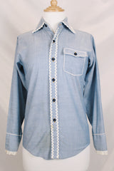 Women's vintage 1970's JCPenney Plain Pockets label long sleeve light blue chambray denim button up top with white applique trim and large graphic of mouse on back