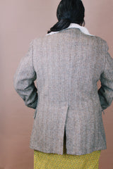 Men's vintage 1960's Harris Tweed, Made in Scotland label size large brown wool tweed blazer with buttons and two front pockets.