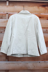 Women's vintage 1990's Worthington label long sleeve bone white leather jacket with a collar, a zipper up the front, and two side pockets.