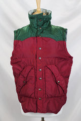 Women or men's vintage 1980's Powderhorn Mountaineering, Jackson Hole, Wyoming, USA label long sleeve puffer jacket in maroon and green.