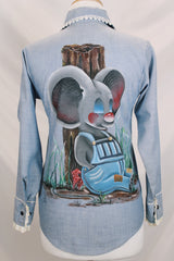 Women's vintage 1970's JCPenney Plain Pockets label long sleeve light blue chambray denim button up top with white applique trim and large graphic of mouse on back