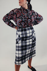 vintage black and white checkered wool skirt with two front pockets and elastic waistband front