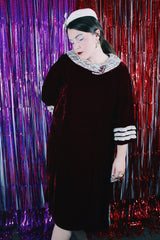 Women's vintage 1960's long sleeve knee length maroon red velvet dress. Has a rounded peter pan collar with white lace trim