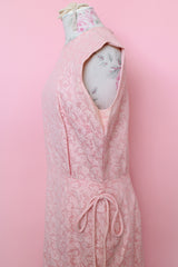 Women's vintage 1960's sleeveless midi length pale pink shift dress with all over textured floral paisley print. Matching tie belts and fully lined.