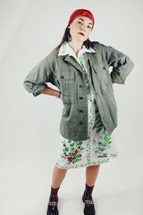 long sleeve green army jacket buttons up with two chest pockets vintage