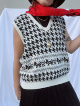 sleeveless sweater vest in white and black with houndstooth print and dog print vintage