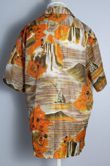 Men's vintage 1970's Waikiki Holiday short sleeve printed Hawaiian button up shirt with chest pockets and pointy collar.
