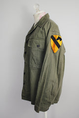 long sleeve green army jacket buttons up with two chest pockets vintage