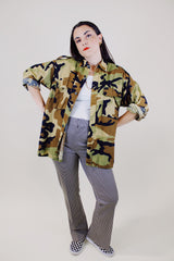 long sleeve green camo all over print button up jacket vintage army
