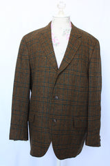 Women's or men's vintage 1970's The Men's Store, Carson Pirie Scotte Co. label long sleeve button up wool blazer in forest green plaid print.