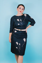 Women's vintage 1950's Original Nai Tuman Petites New York 3/4 arm length midi length navy blue dress with cream colored floral print in silk material.