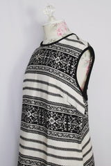 Women's vintage 1960's sleeveless knee length shirt dress in a linen material in black and white colors.