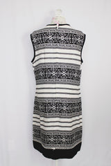 Women's vintage 1960's sleeveless knee length shirt dress in a linen material in black and white colors.