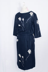 Women's vintage 1950's Original Nai Tuman Petites New York 3/4 arm length midi length navy blue dress with cream colored floral print in silk material.