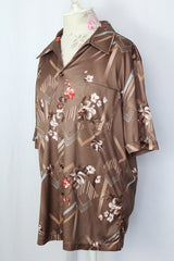 Women's or men's vintage 1970's Triumph of California label short sleeve button up shirt with pointy collar in polyester material.