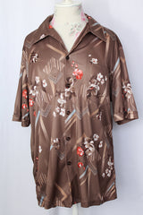 Women's or men's vintage 1970's Triumph of California label short sleeve button up shirt with pointy collar in polyester material.