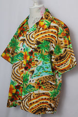 Women's or men's vintage 1970's Hawaiian Luau label short sleeve button up shirt in all over brown Hawaiian print.