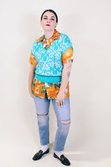 Women's vintage 1980's Beldoch Popper, Made in USA label sleeveless turquoise blue sweater vest with all over silvery white print.