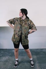 Men 's vintage 1980's Tori Richard, Honolulu, Since 1956, Made in USA label short sleeve button up shirt in brown and black paisley print.