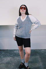 Women's vintage 1970's Snow Country long sleeve grey and white pullover sweater with V shaped neckline and nubby texture acrylic material.