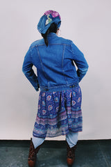 Women's vintage 1990's Wrangler, Made in USA label medium wash denim jacket with brass buttons, two chest pockets, two side pockets and popper button on the cuff.