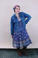 Women's vintage 1990's Wrangler, Made in USA label medium wash denim jacket with brass buttons, two chest pockets, two side pockets and popper button on the cuff.