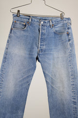 light wash 501 levi's jeans 36 width 32 length button front closure