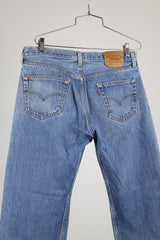 light wash 501 levi's jeans 36 width 32 length button front closure