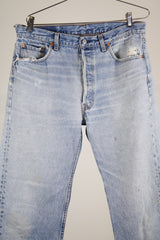 light wash 501 denim Levi's jeans five button closure