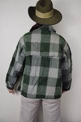 Women's or men's vintage 1970's Woolrich label long sleeve green plaid print wool zip up shacket