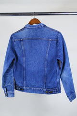 Women's vintage 1990's Wrangler, Made in USA label medium wash denim jacket with brass buttons, two chest pockets, two side pockets and popper button on the cuff.