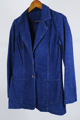 Women's vintage western style 1970's dark wash denim blazer with two wood buttons, two pockets, double lapel in cotton material.