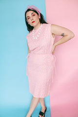 Women's vintage 1960's sleeveless midi length pale pink shift dress with all over textured floral paisley print. Matching tie belts and fully lined.