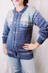 long sleeve blue printed norwegian sweater with silver clasp buttons vintage 1980's