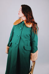 knee length long sleeve wool green coat with brown faux fur collar and trim on cuffs 1940's vintage
