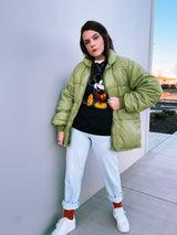 long sleeve vintage 1970's army green puffer jacket that zips up the front