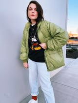 long sleeve vintage 1970's army green puffer jacket that zips up the front