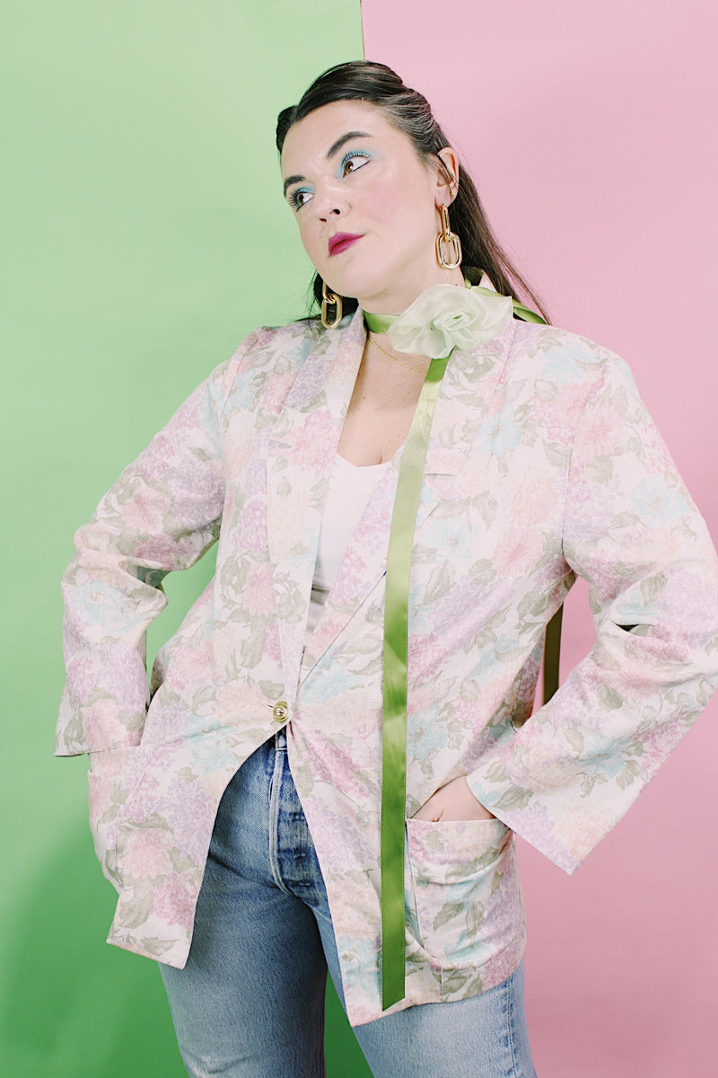 Women's vintage 1980's Sag Harbor label long sleeve lightweight floral print blazer with one gold button closure. White with pink and blue flowers.